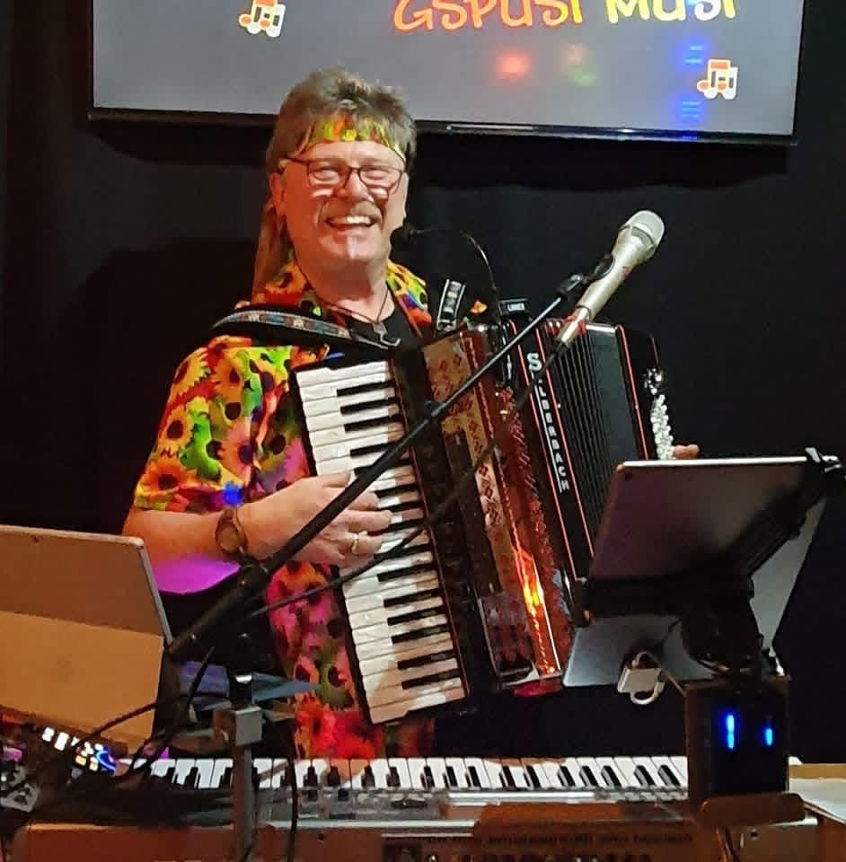 Fonse mit seinem Hohner-Akkordeon